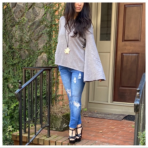 ✨PARIS✨Beautiful Bell Sleeves Tie Back Sweater - Picture 3 of 7